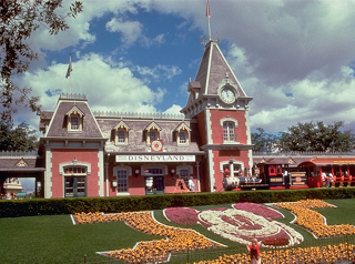 Illustration for article titled Cómo se construyó el primer Disneyland hace ahora 60 años